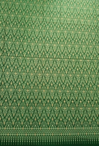 ผ้าลายไทย ผ้าไทย ผ้าดิบ สายทอ โต๊ะตัดผ้า งานสกรีน